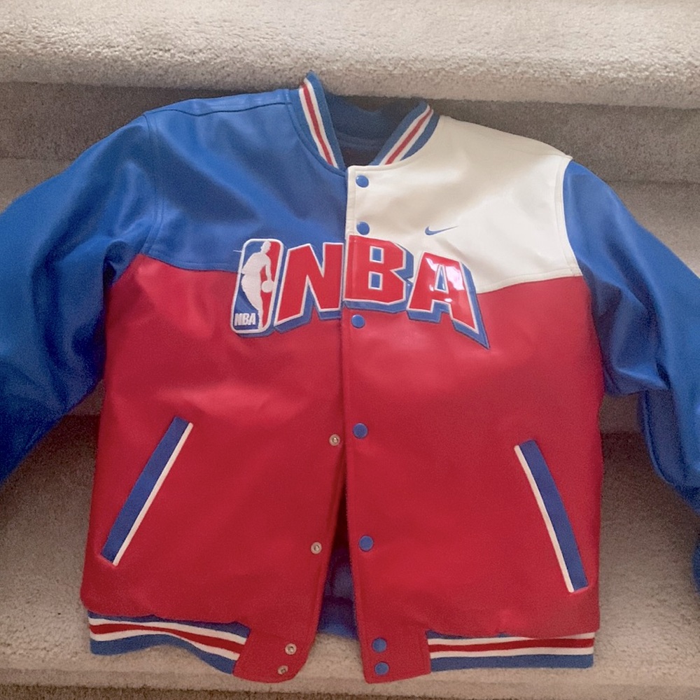 Vintage NBA leather jacket, gently used, size men’s small. Message 4 dimensions